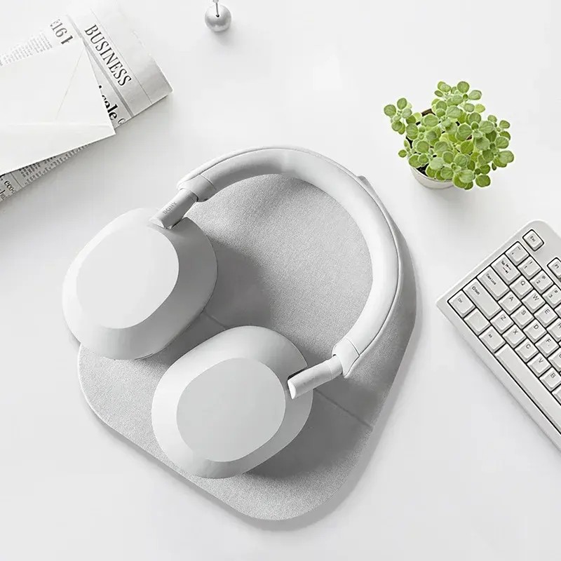 Over-ear Bluetooth gaming headphones with ANC