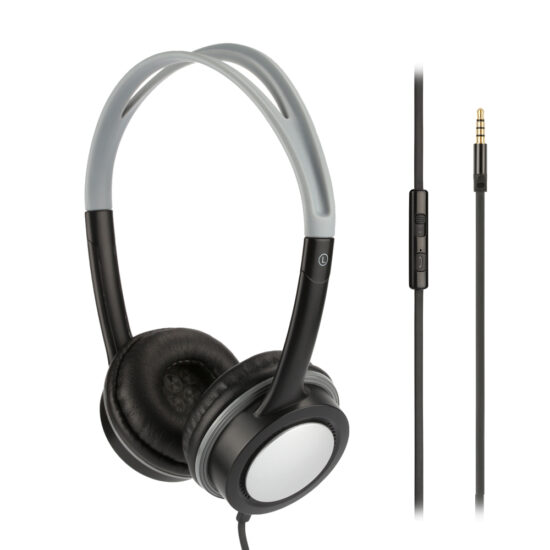 Wired over-ear headphones with noise isolation


