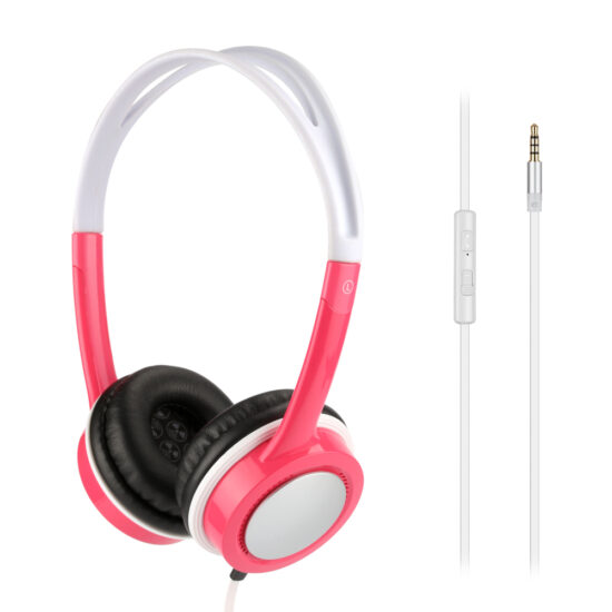Wired over-ear headphones with noise isolation

