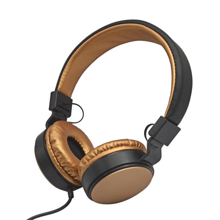 Foldable wired headphones with microphone and soft ear cushions