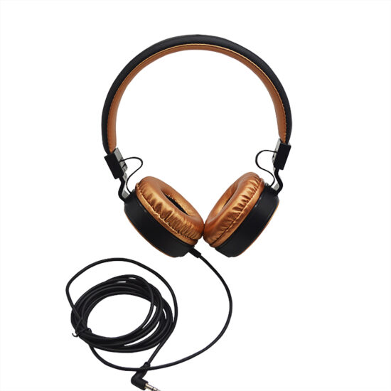 Foldable wired headphones with microphone and soft ear cushions