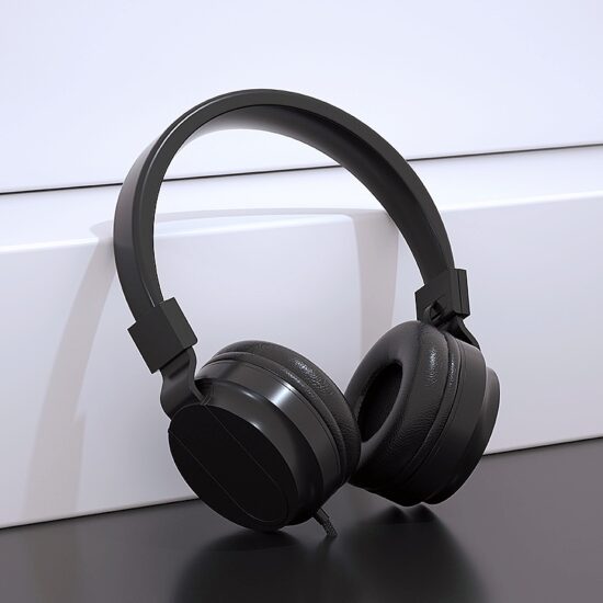 Over-ear dual-mode gaming headset with microphone