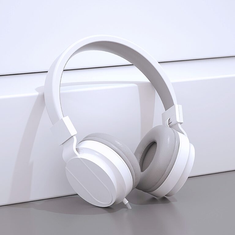 Over-ear dual-mode gaming headset with microphone