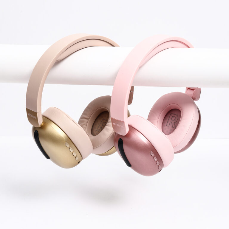 RGB Wireless Gaming Headset with Noise Cancelling