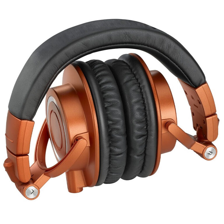 Professional wired headphones for audiophiles