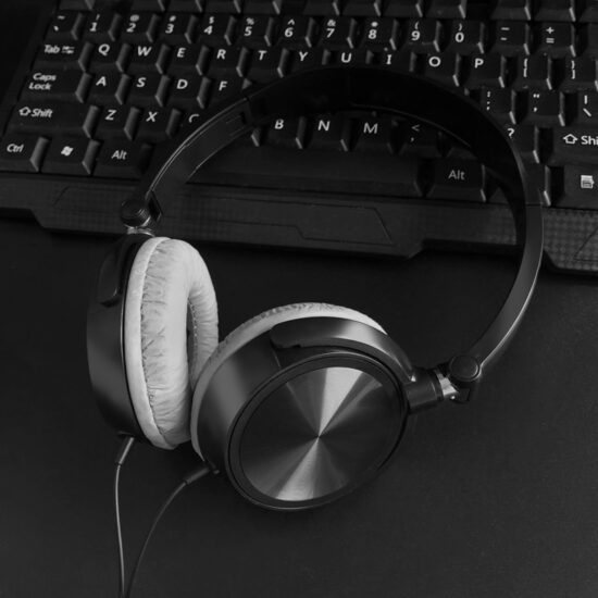 Over-ear HiFi stereo gaming headset with mic