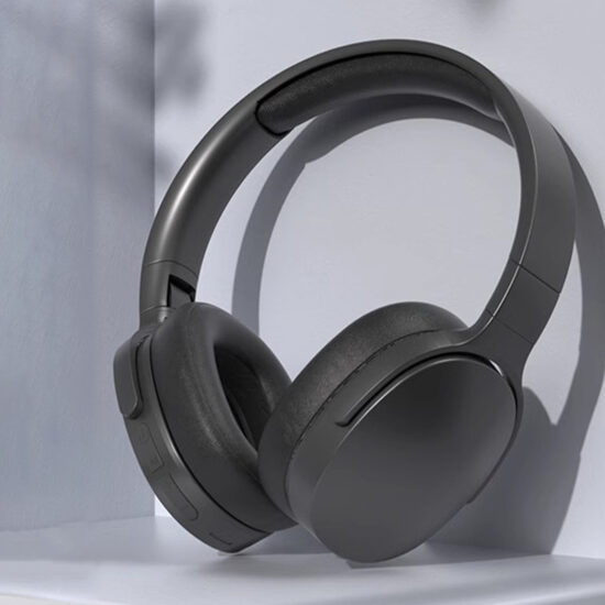 Wireless over-ear gaming headset with HiFi stereo sound