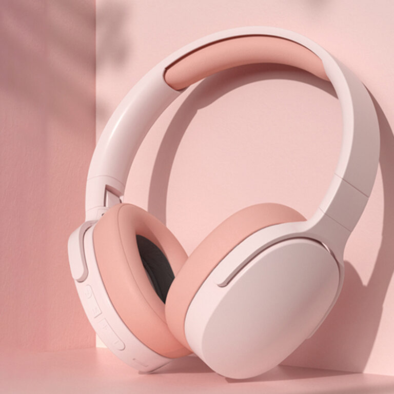 Wireless over-ear gaming headset with HiFi stereo sound