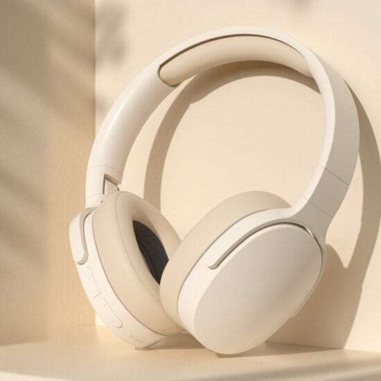 Wireless over-ear gaming headset with HiFi stereo sound
